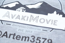 Серая футболка с логотипом «AvakiMovie»