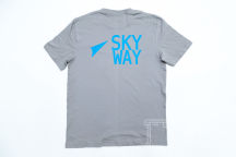 Серые футболки с надписью «SKY WAY»