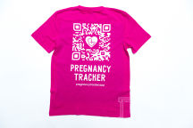 Розовые футболки с логотипом «PREGNANCY TRACKER»