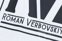 Белые футболки с логотипом «ROMAN VERBOVSIY»