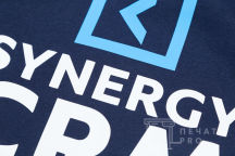 Синие свитшоты с логотипом «CYNERGY CRM»